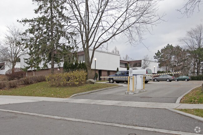 Photo - 390 - 400 Woodsworth Road