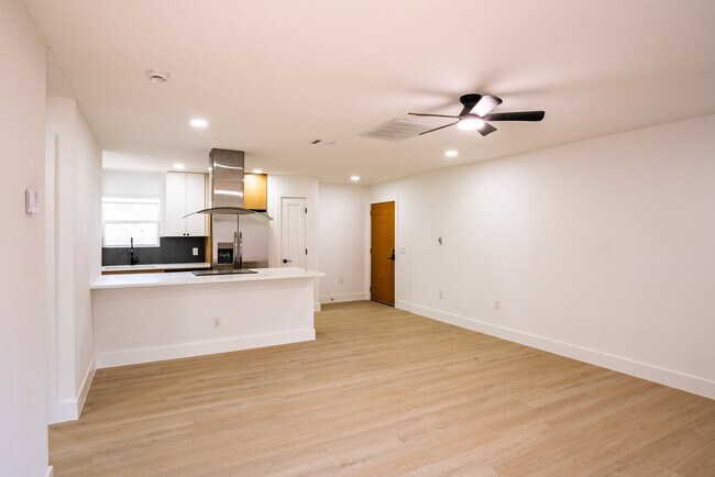 1142 Mansell Ave Unit 2