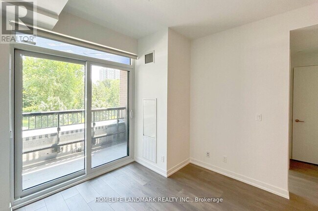 Photo - 8 Beverley Glen Blvd Unité D-325