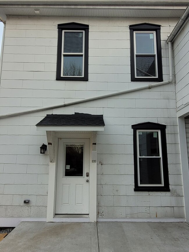 Building Photo - 3 bedroom Conestoga Valley School District