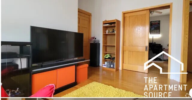 Building Photo - 2700 W Chicago Ave Unit 2R Rental