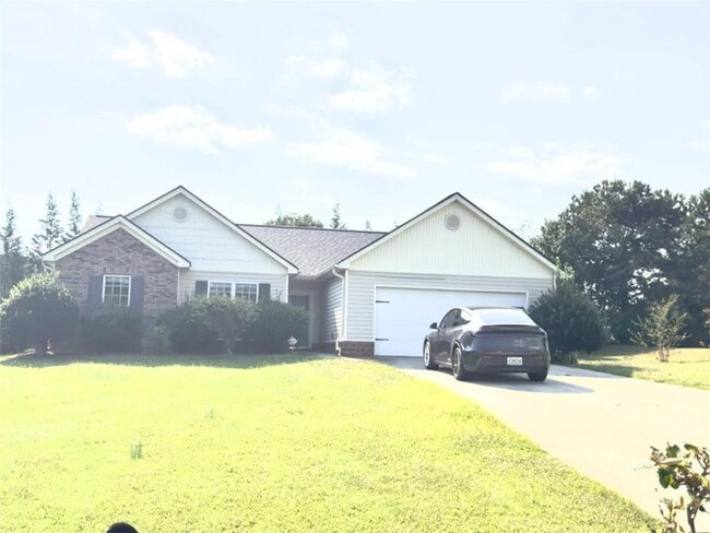 Photo - 211 Lucas Way