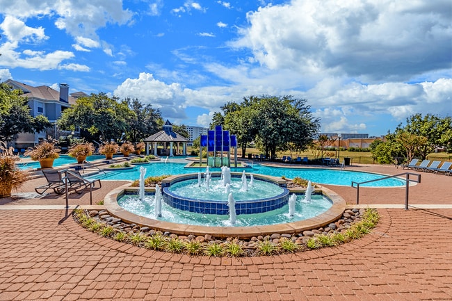 Lounge in luxury by the poolside - Grand Venetian at Las Colinas