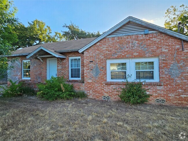 Building Photo - 210 S Mustang Ave Rental