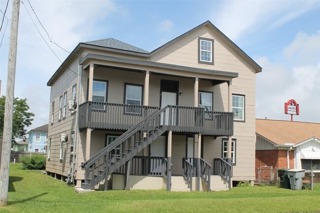 Building Photo - 1015 30th St Unit 1