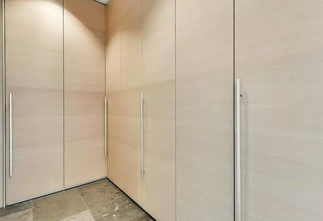 Photo - 2430 Victory Park Ln Unit 2601