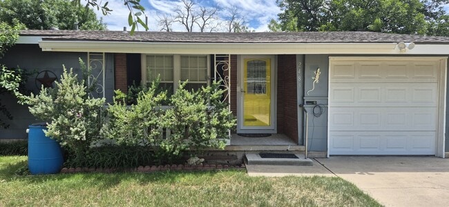 Building Photo - 2485 Baylor Ave