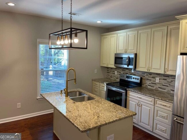 Photo - 3544 College St