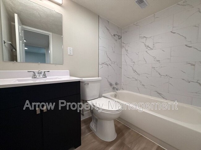Photo - 5703 S 14th St