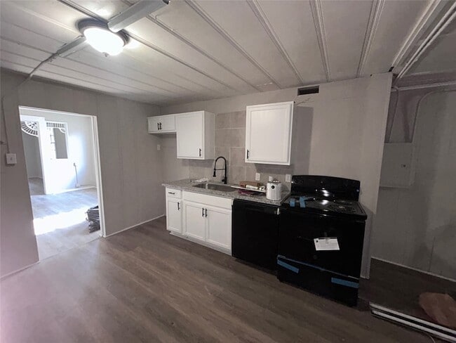 Building Photo - 931 9th Ave Unit 2