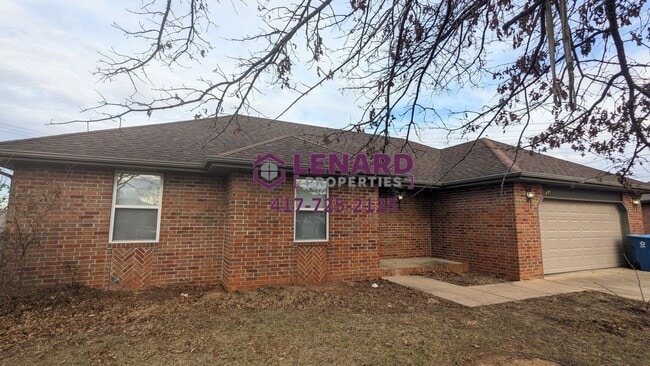 Photo - 3 Bedroom Home With Large Fenced Yard!