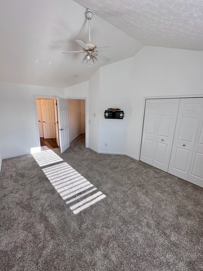 Principal Bedroom Upstairs - 11 Fountain Dr Unidad Fountain Drive