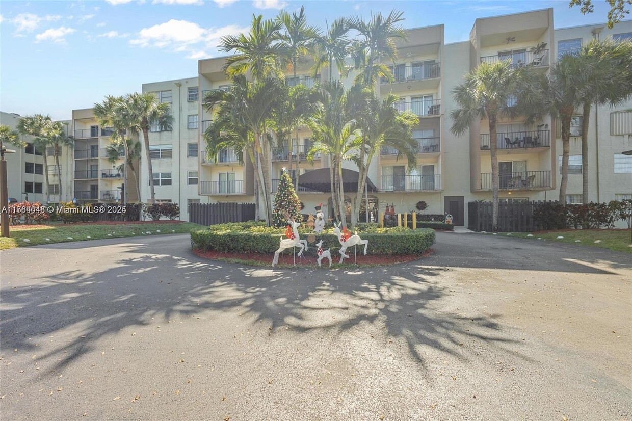 Photo - 14250 SW 62nd St (Miami, FL)