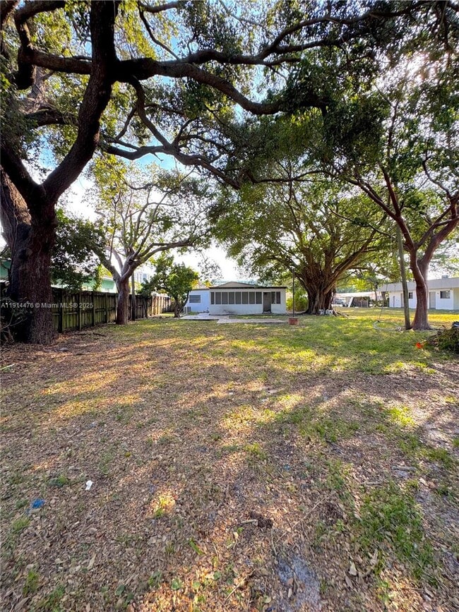 Photo - 2225 Taylor St Casa