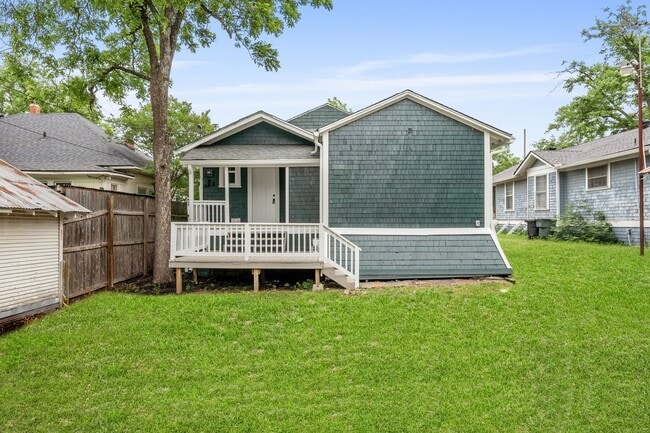 Photo - Charming 3 Bed / 2 Bath Single-Family Home with Detached 2-Car Garage in Temple ISD