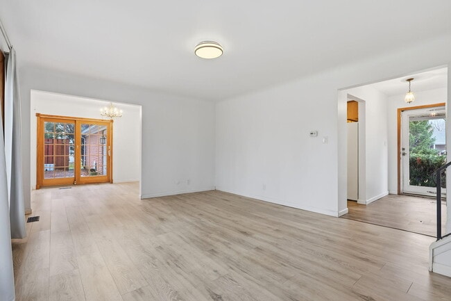 Photo - 6382 Houghten Dr