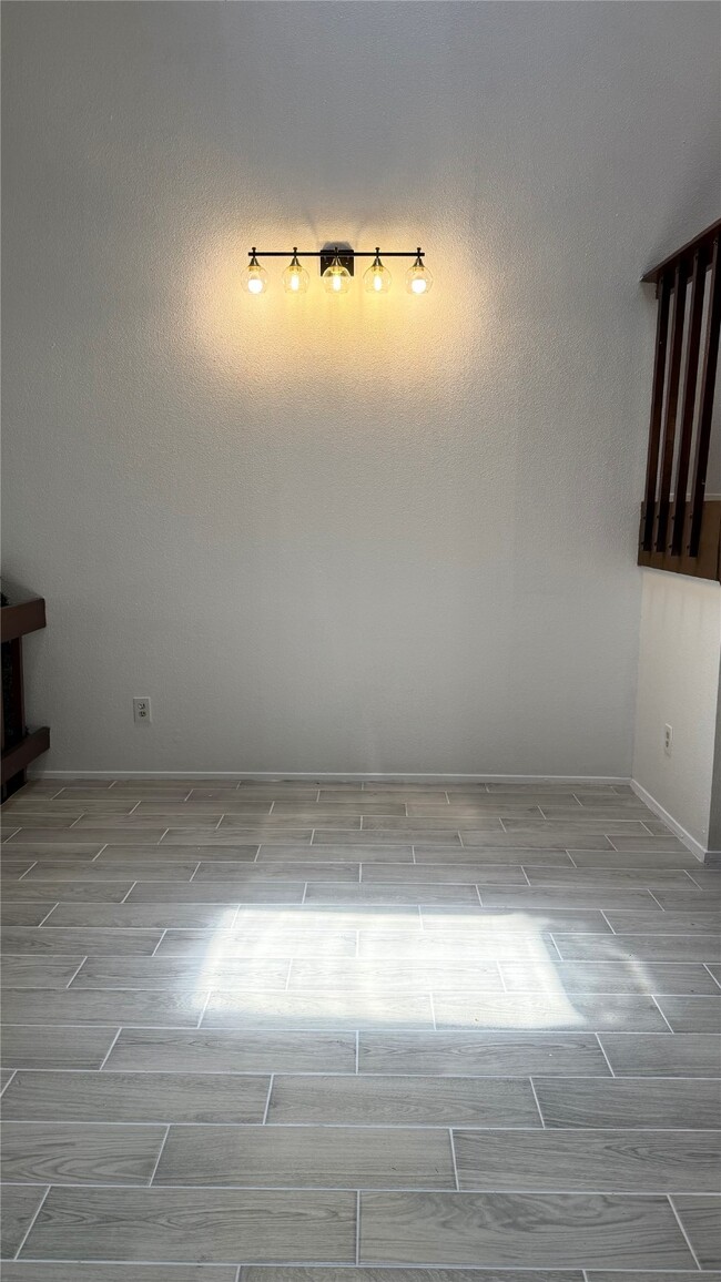 Photo - 12922 Wirevine Ln