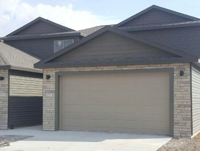 Spacious 2-Story with 3 bedrooms/2.5 bathr... - Spacious 2-Story with 3 bedrooms/2.5 bathr... Townhome