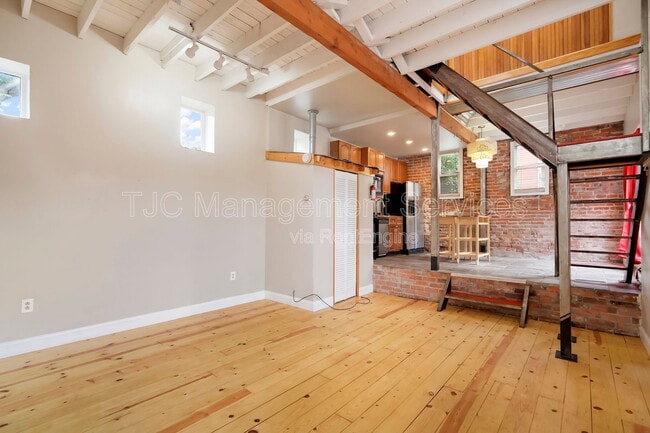 Photo - 1565 N Race St