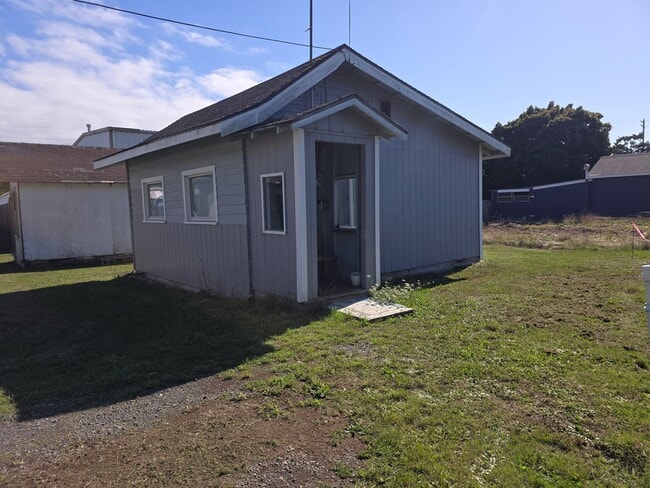 Building Photo - Cute One Bedroom Home