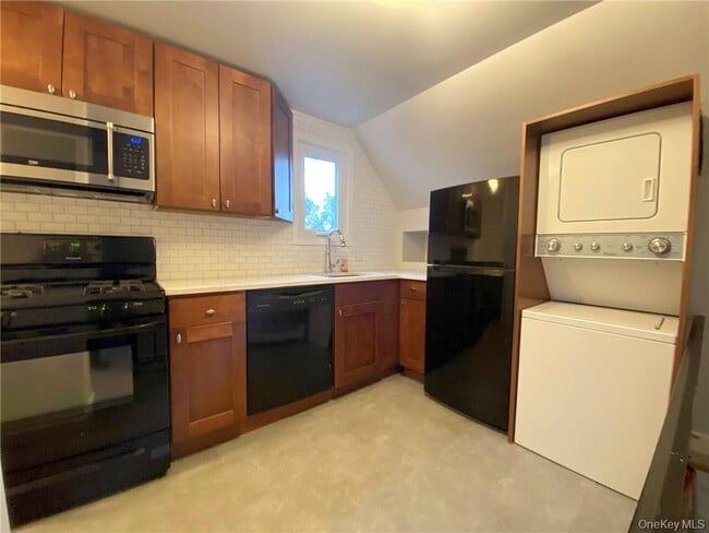 Building Photo - 31 Fairview Ave Unit 3