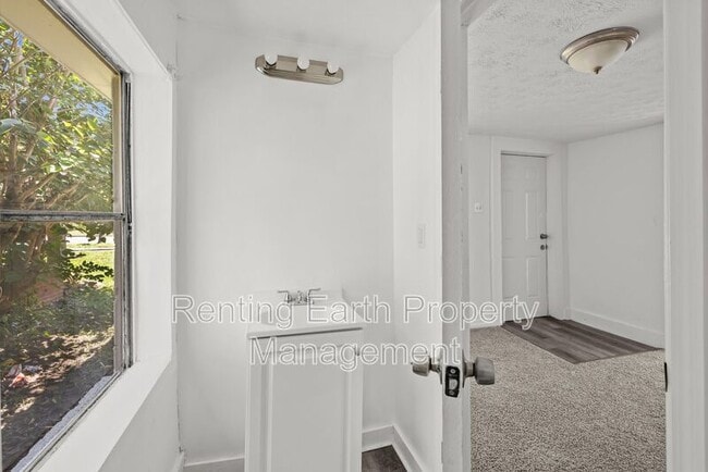 Photo - 1134 Oak St