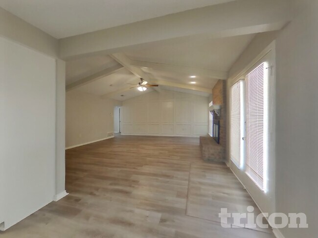 Photo - 934 Robinwood Dr