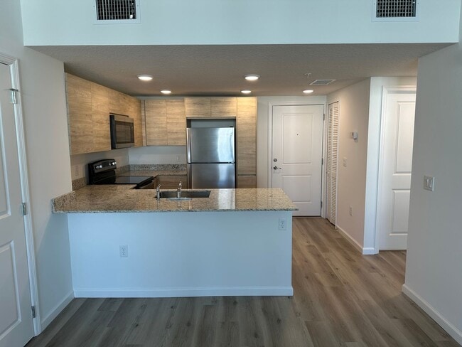 Building Photo - Spacious 2-Bedroom + Den Apartment in Prim... Unit 2-301