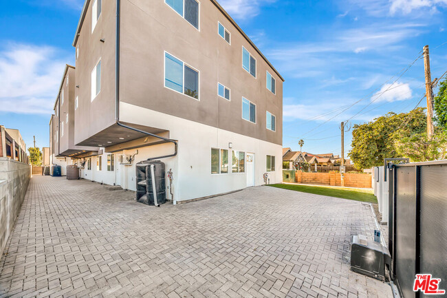 Photo - 1584 W 37th St Unit Room 3