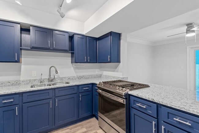 Photo - 856 St Charles Ave NE