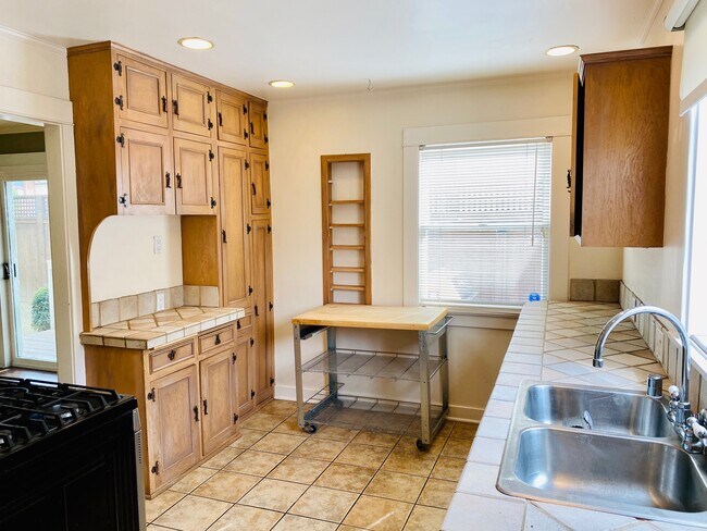 Photo - 4196 Iowa St