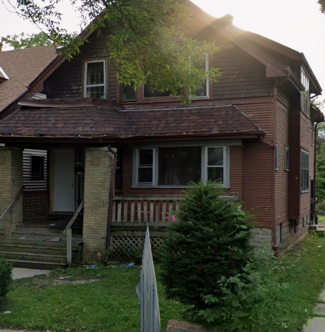 Building Photo - 3747 N 16th St Unit Upper