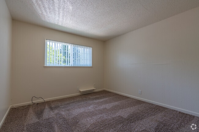 2BR, 1BA - 675SF (Carpet) - Primary Bedroom