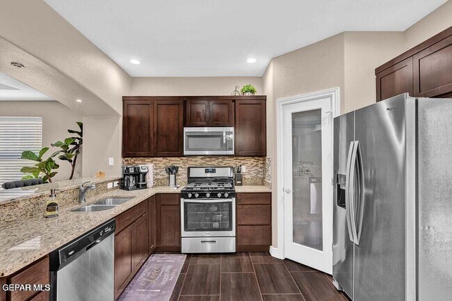 Photo - 172 N Manzanita Dr