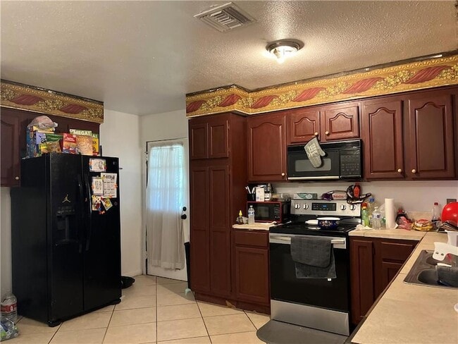 2135 Middle Dr