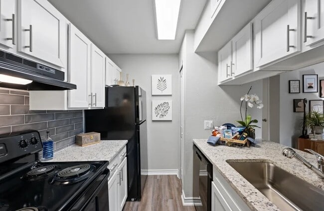 Photo - 2020 Plantation Dr