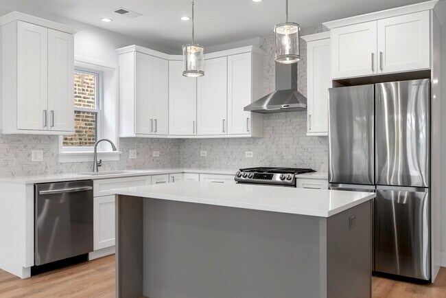 6423 N Washtenaw Ave Unit 5