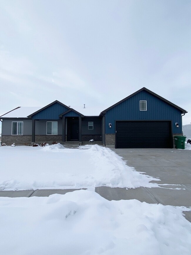 Building Photo - 3773 Ventura Ave