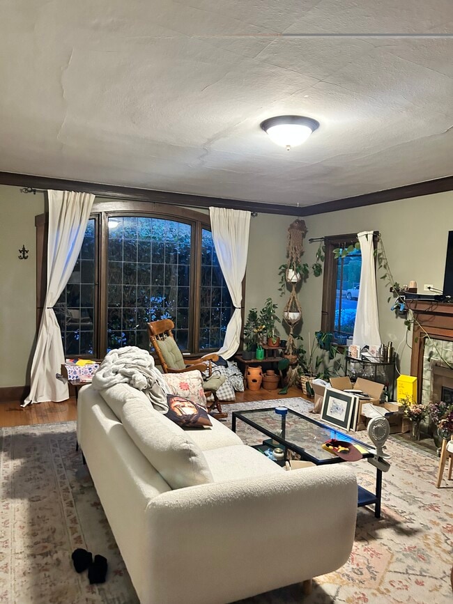 Living room - 1823 Northeast 11th Avenue