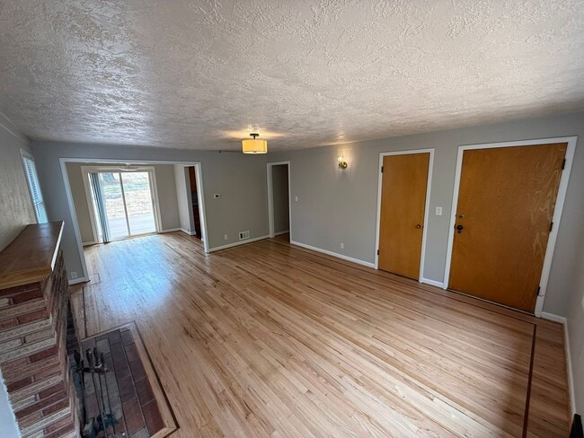 Photo - 2530 Summer St SE