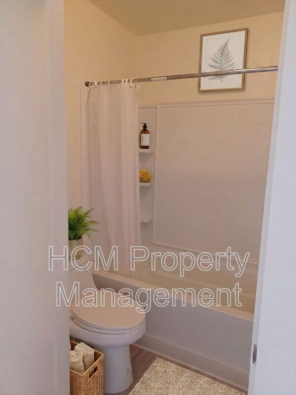 Photo - 10237 Fernglen Ave