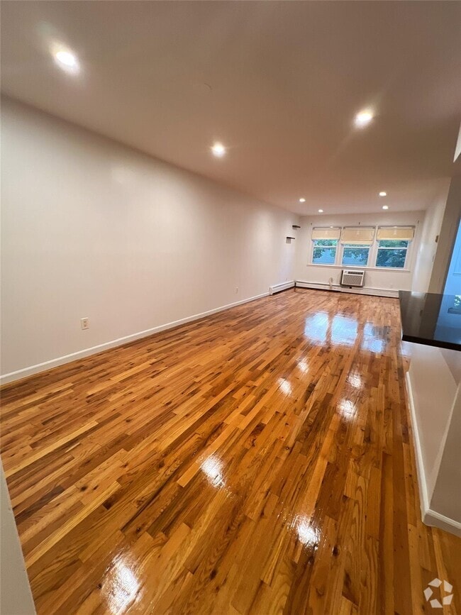 Building Photo - 240- 10 68th Ave Unit 2 Rental