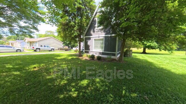 Photo - 504 Willow Ln