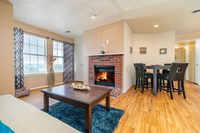 Building Photo - Oak Tree Park Rental