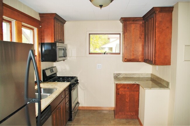 514 View St