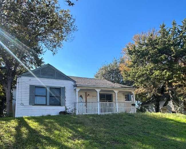 Photo - 314 W Clarendon Dr