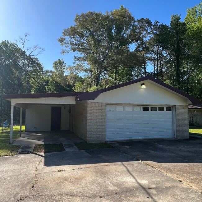 Front View 2 - 440 W Hawthorne Rd