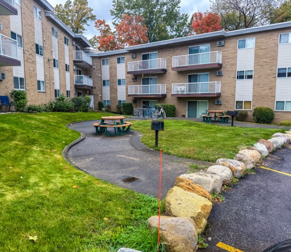 Photo - Riverside House Apartments