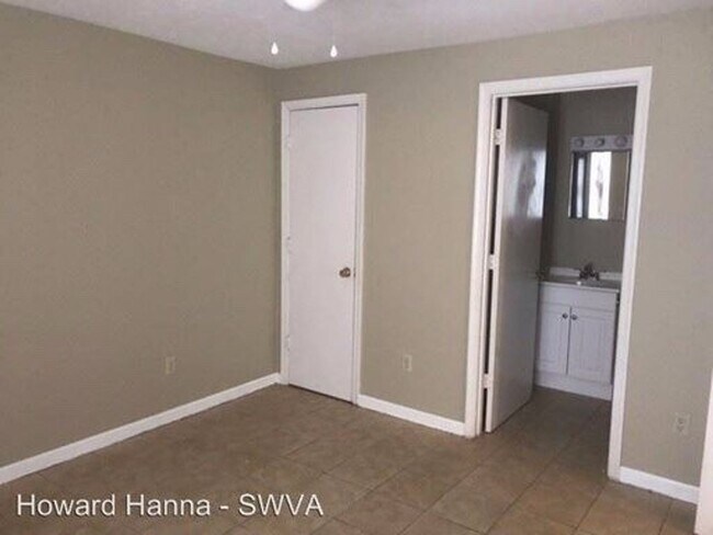 Photo - Henry113 Unit C