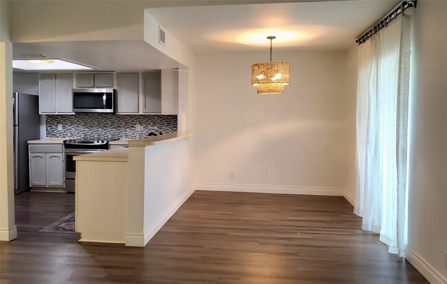 Building Photo - 14555 Wunderlich Dr Unit 2912